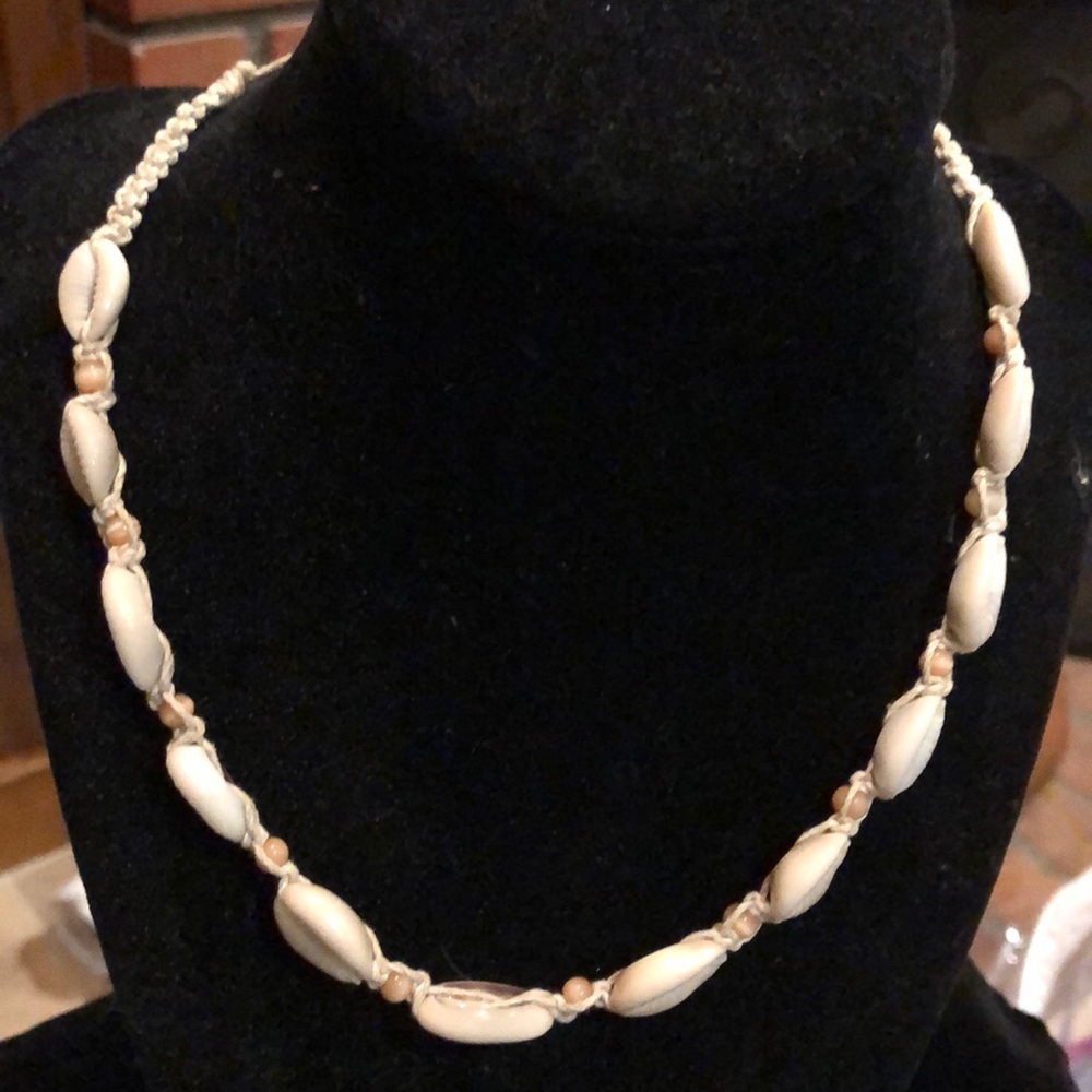 Shell chocker .🌸